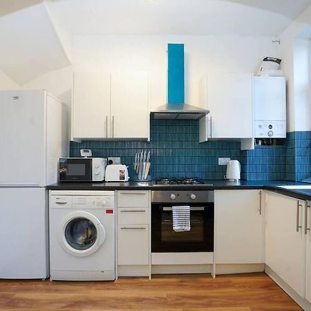 3 Bedroom Home With Free Parking Leeds  Esterno foto