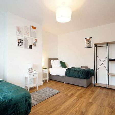3 Bedroom Home With Free Parking Leeds  Esterno foto
