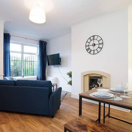 3 Bedroom Home With Free Parking Leeds  Esterno foto