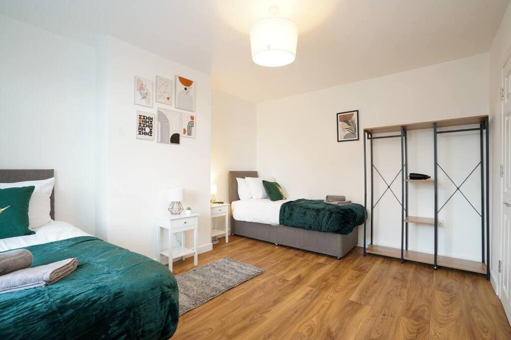 3 Bedroom Home With Free Parking Leeds  Esterno foto