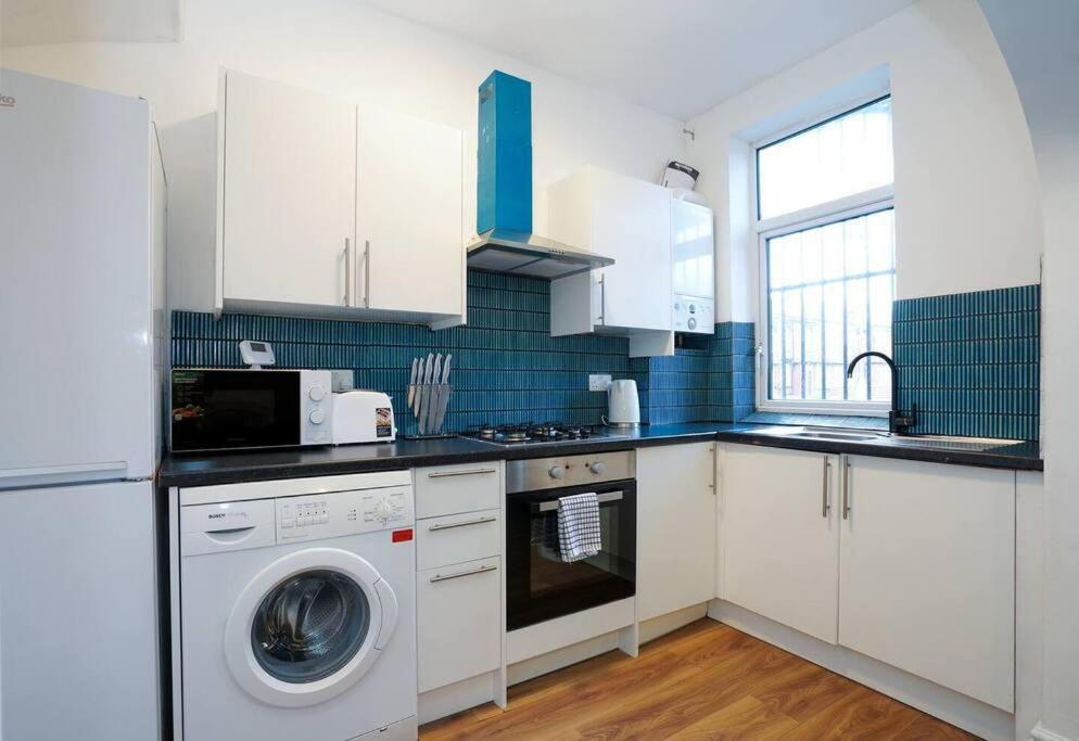 3 Bedroom Home With Free Parking Leeds  Esterno foto