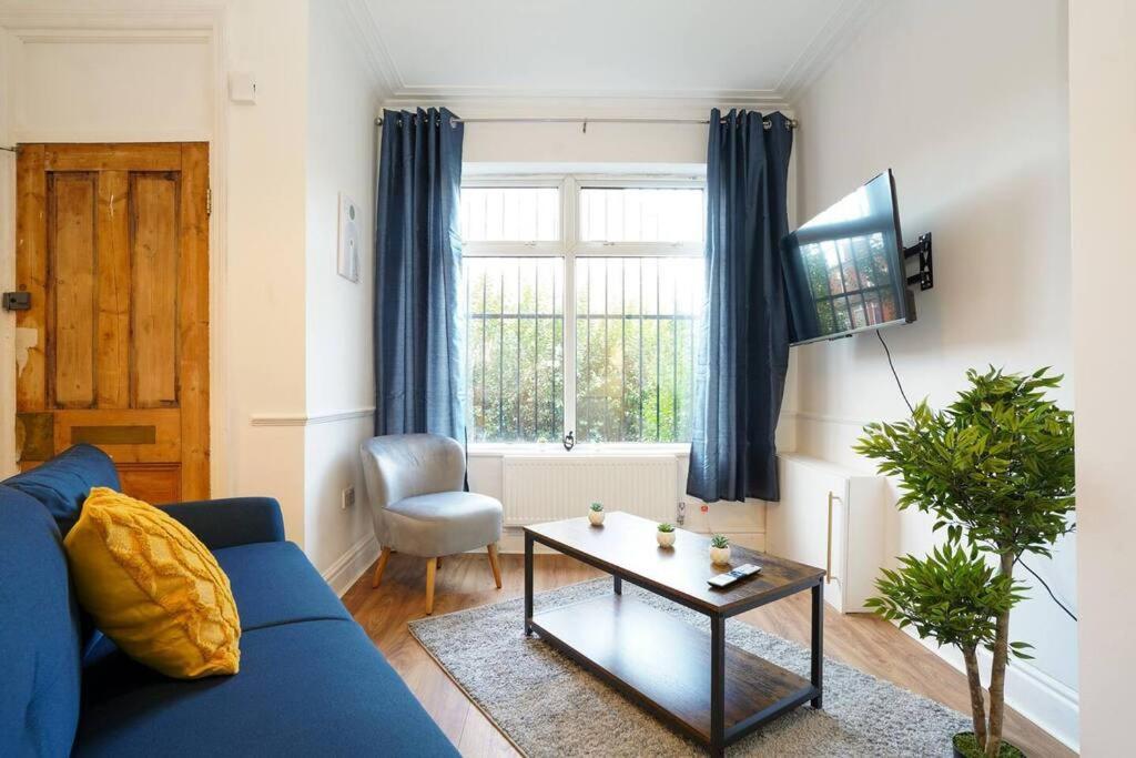 3 Bedroom Home With Free Parking Leeds  Esterno foto