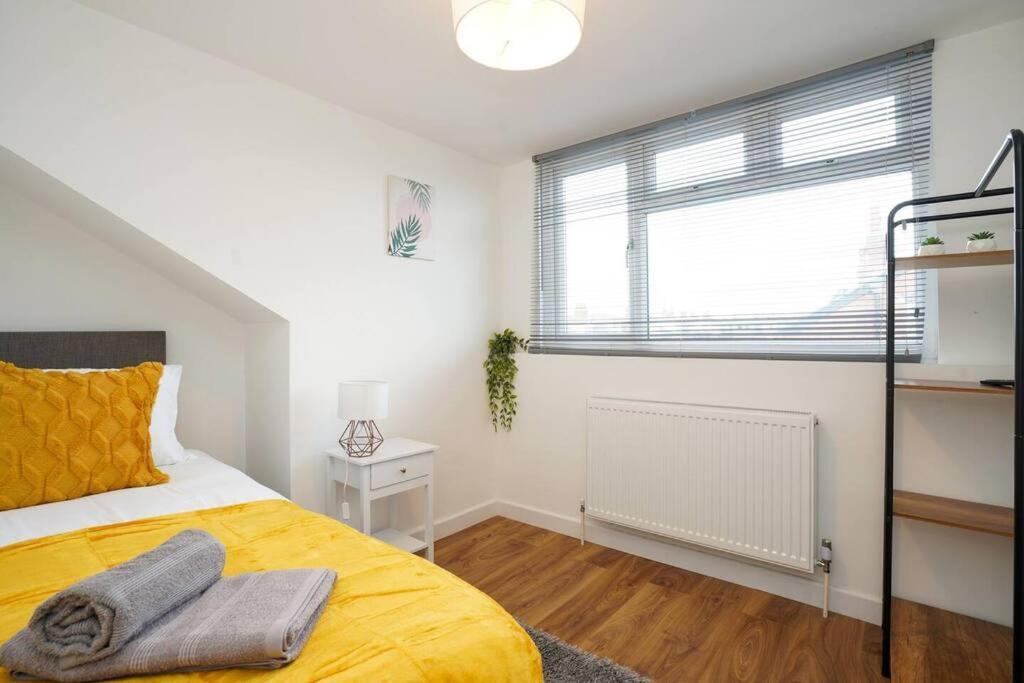 3 Bedroom Home With Free Parking Leeds  Esterno foto