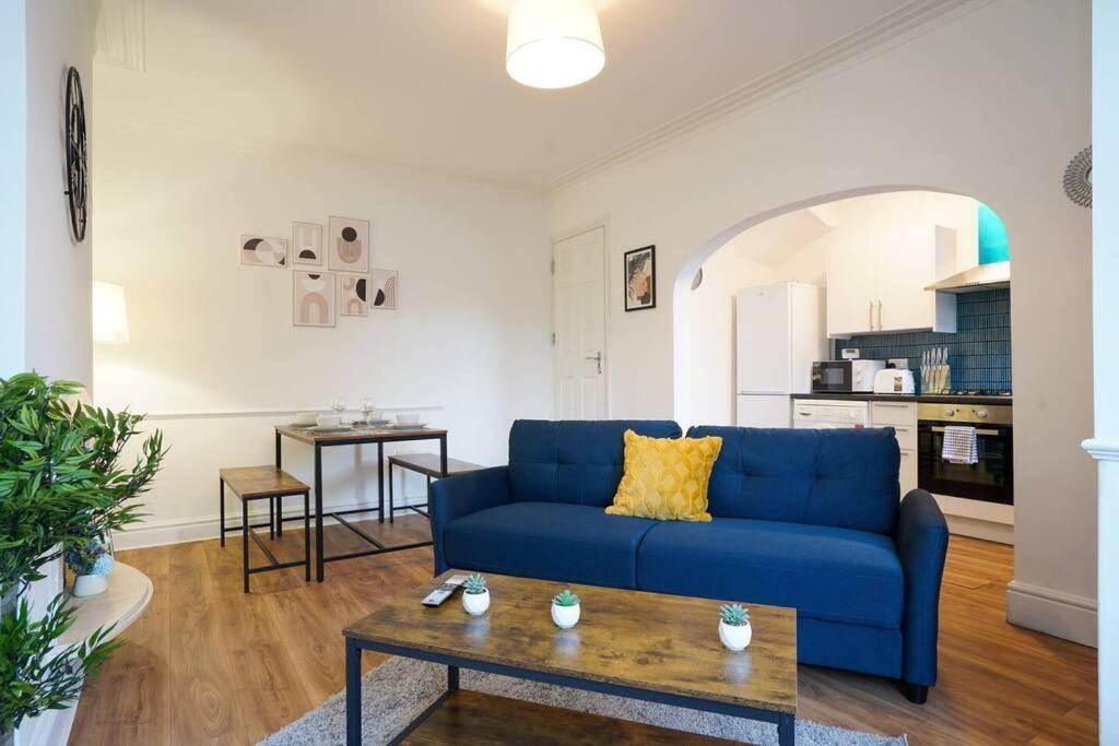 3 Bedroom Home With Free Parking Leeds  Esterno foto