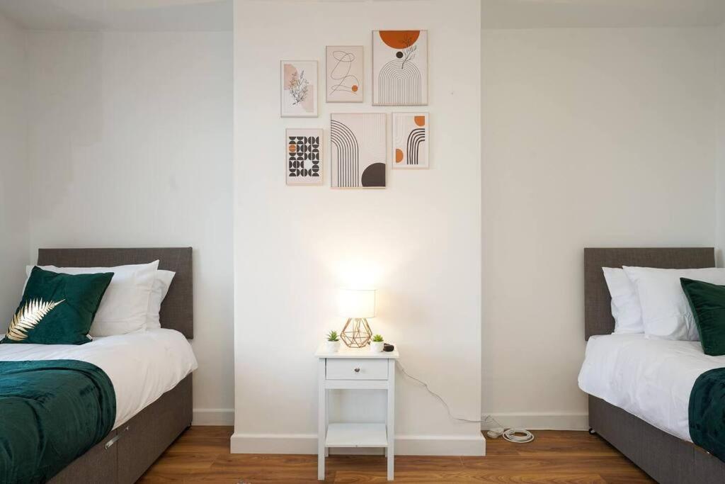 3 Bedroom Home With Free Parking Leeds  Esterno foto