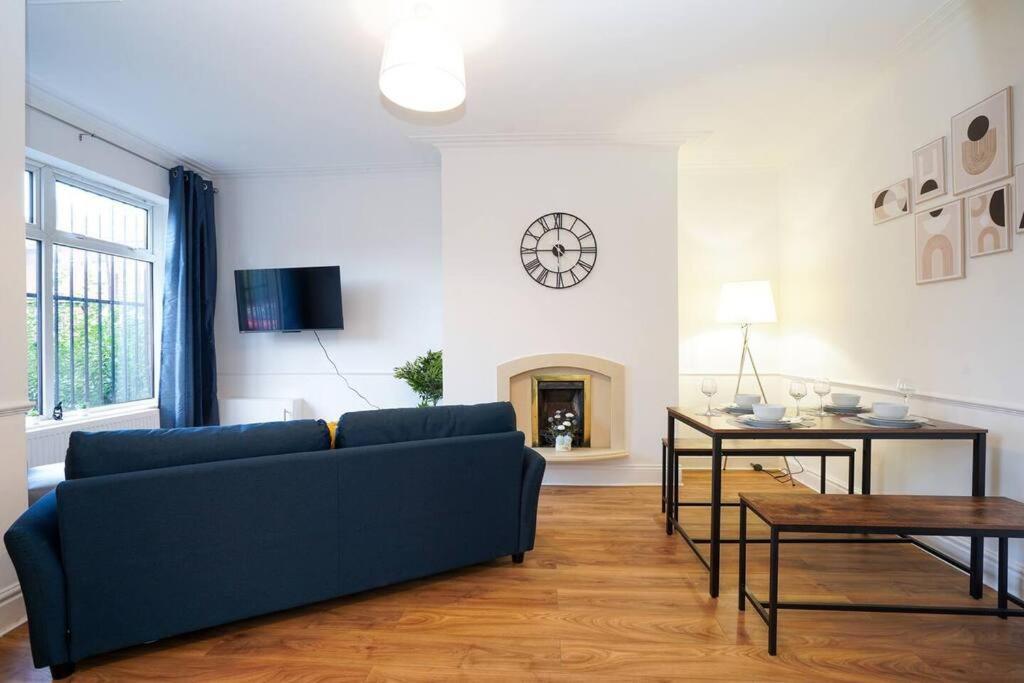 3 Bedroom Home With Free Parking Leeds  Esterno foto