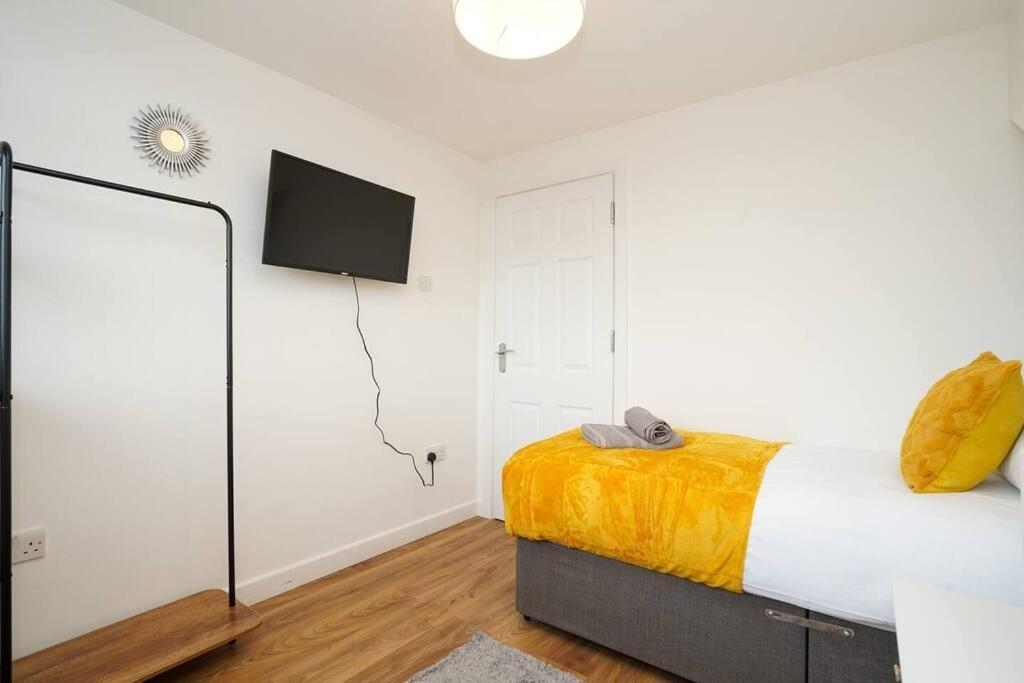 3 Bedroom Home With Free Parking Leeds  Esterno foto