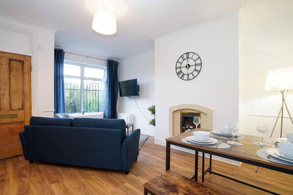 3 Bedroom Home With Free Parking Leeds  Esterno foto